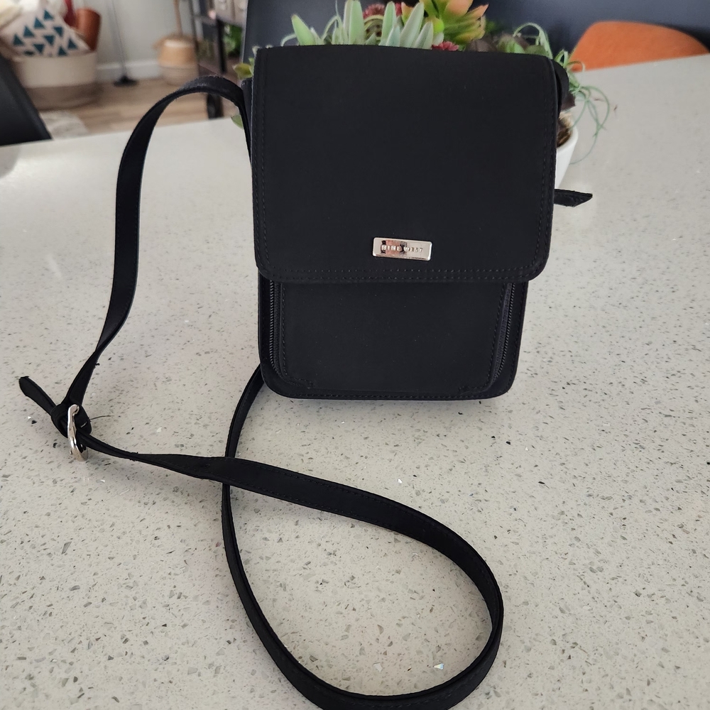 Nine West Black Slim Crossbody with Front Flap Lots Of Pockets Y2K